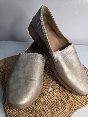 Baretraps Iridescent / Shimmer Loafers Size 11W